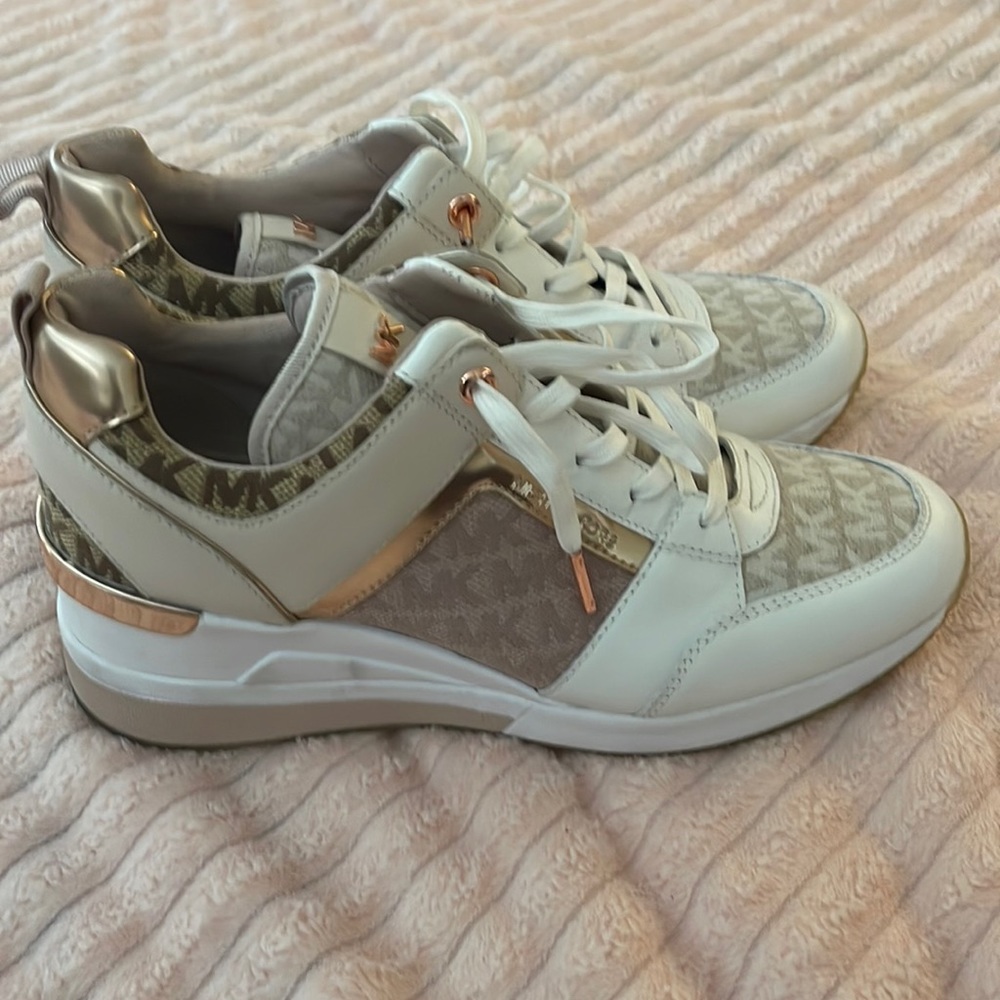 Michaels kors sneaker only worn once